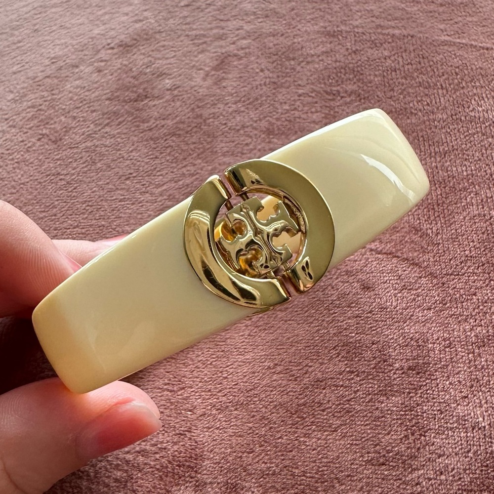 Tory Burch Logo Resin Bracelet - Magnetic & Clasp - Ivory & Gold - Picture 3 of 11